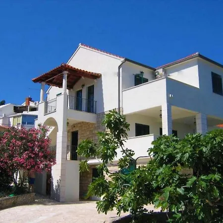 Apartment Karampija *